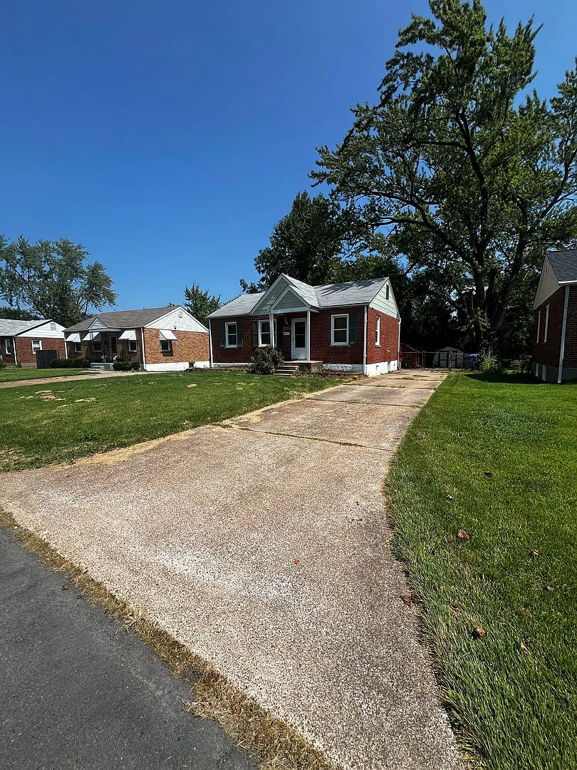1240 Saint Mark Drive | Florissant 63031 — Photo 2