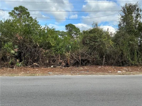 52 Gene AVE S, LEHIGH ACRES, FL 33976
