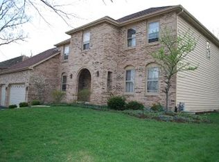 2028 Mustang Dr, Naperville, IL 60565