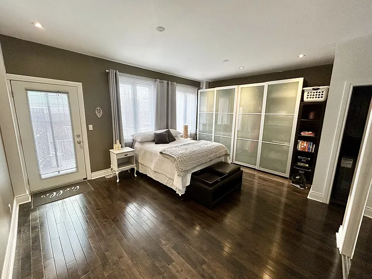 36 Coxwell Ave — Photo 16