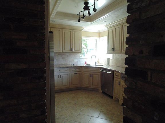 5th image of 2625 Merriman St