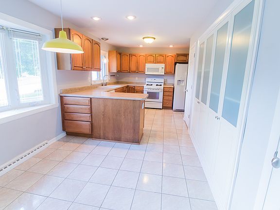 4th image of 4414 Berkshire Close