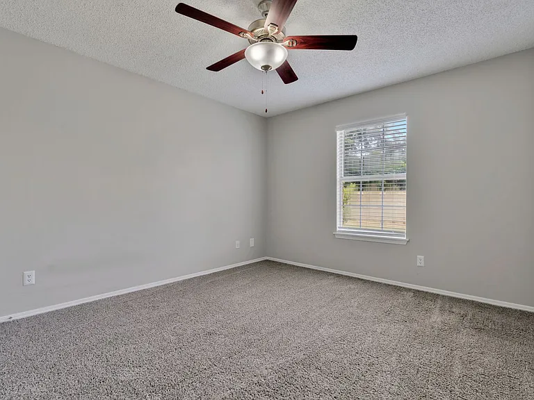 1665 N Boxley Ave — Photo 11