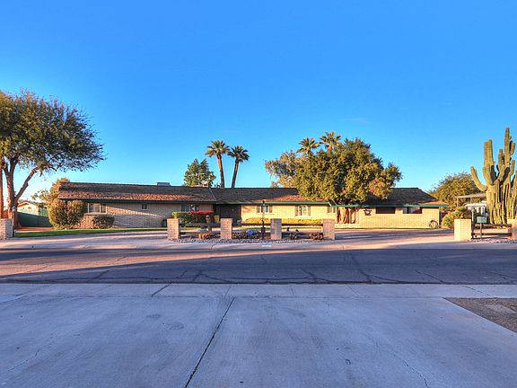 3rd image of 1110 E Sunset Dr