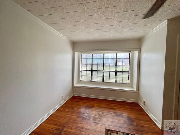 4th image of 704 Oliver St