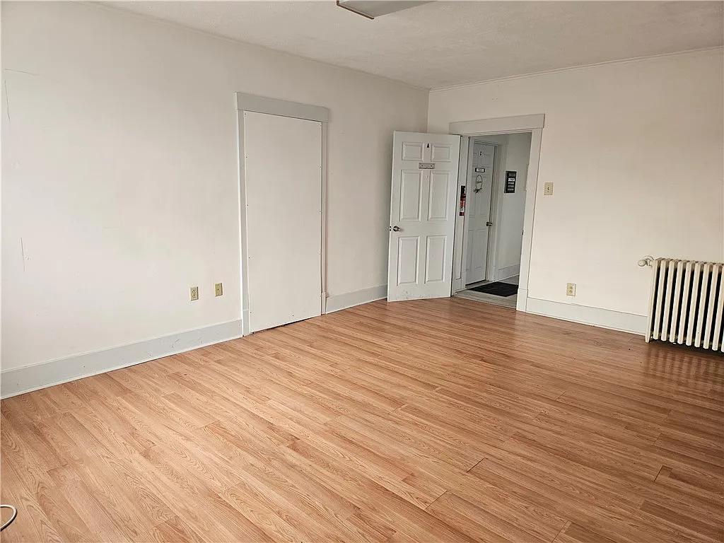 Studio, $500 — Photo 2