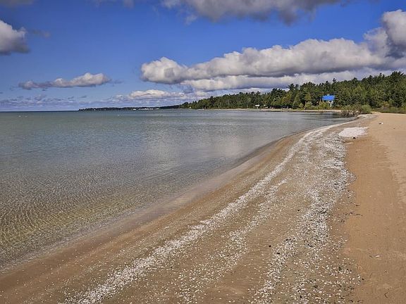 3rd image of 773 Beach Rd