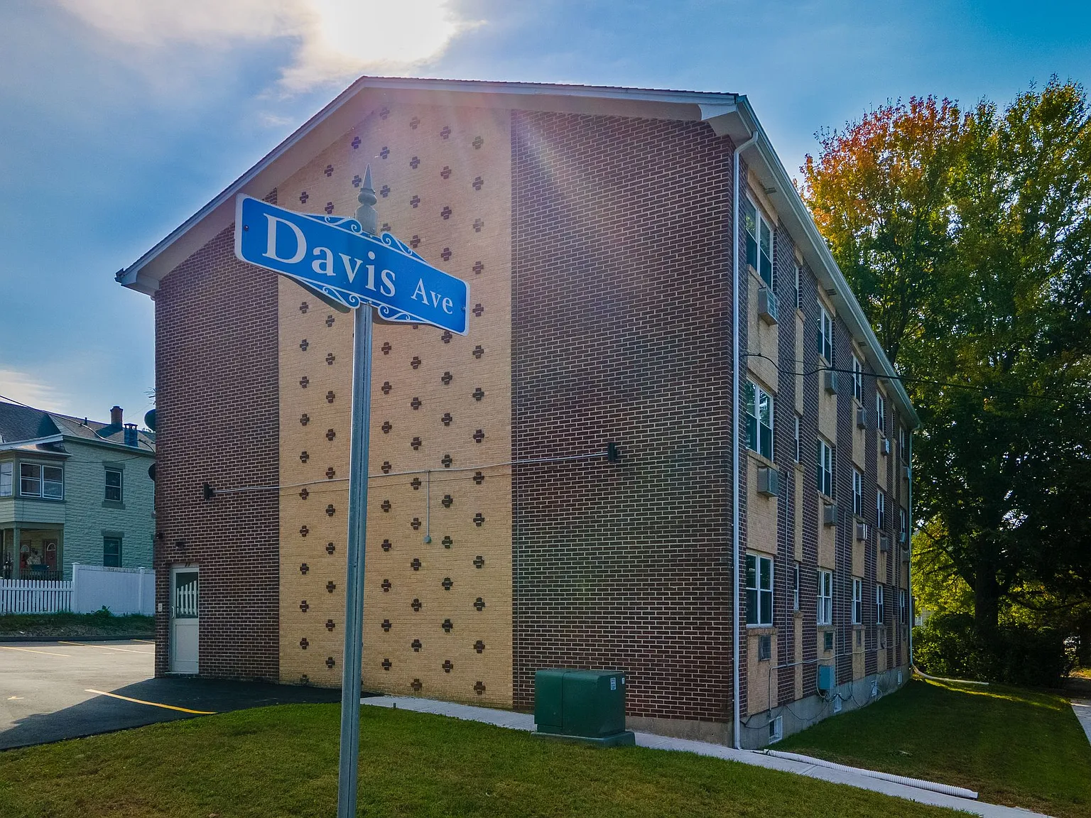 Davis Apartments — Photo 2