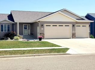 5030 39th Ave NW, Mandan, ND 58554