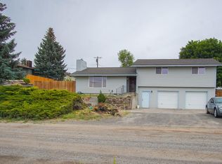 586 SE D St, Madras, OR 97741
