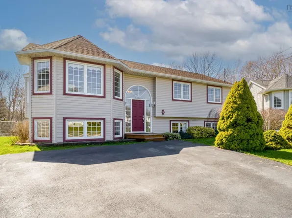 5 Fury Dr, Dartmouth, NS B3A 4Y1