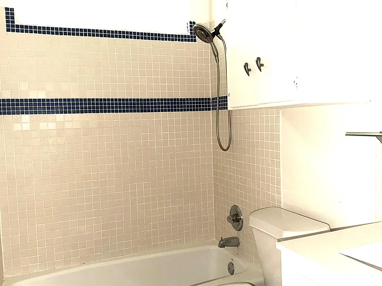 401 W 55th 1/2 St #A — Photo 15