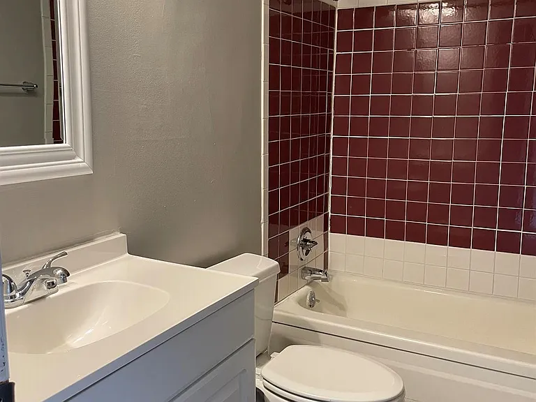 6115-6126 Plymouth Avenue — Photo 9