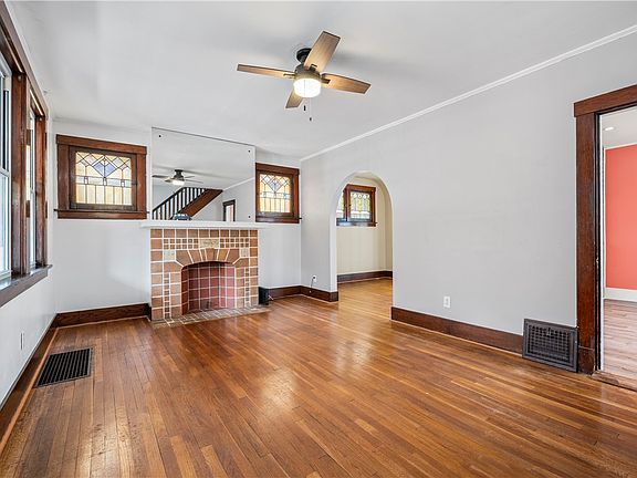 4th image of 2144 Harbor St