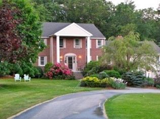 22 Orchard Xing, Andover, MA 01810