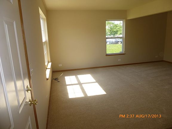 4th image of 335 S Kyle Dr