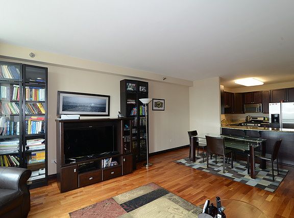 5th image of 33 W Ontario St APT 53D
