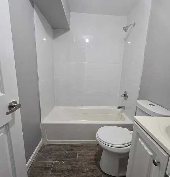 73 4th St #5 — Photo 3