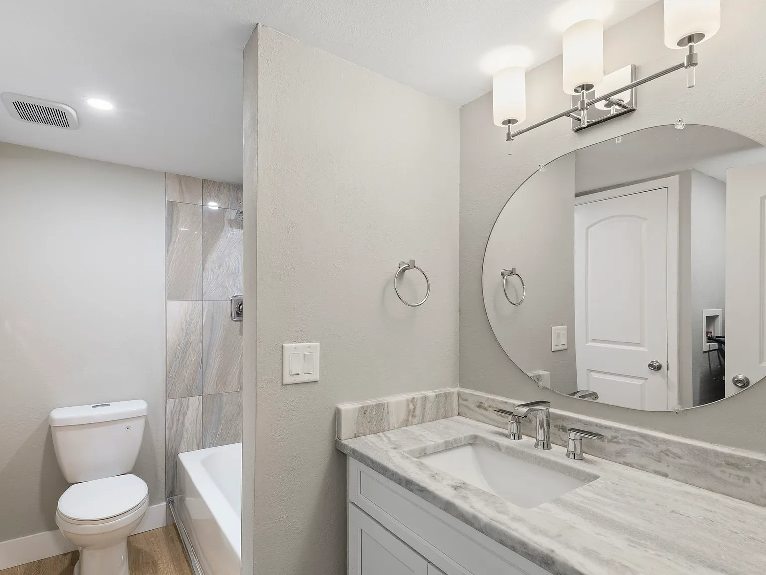 2 bed, 1100 sqft, $2,455 — Photo 3