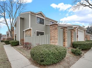101 W Brighton Pl, Mount Prospect, IL 60056