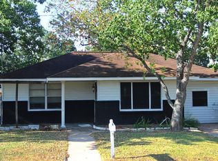 933 Baker St, Hempstead, TX 77445