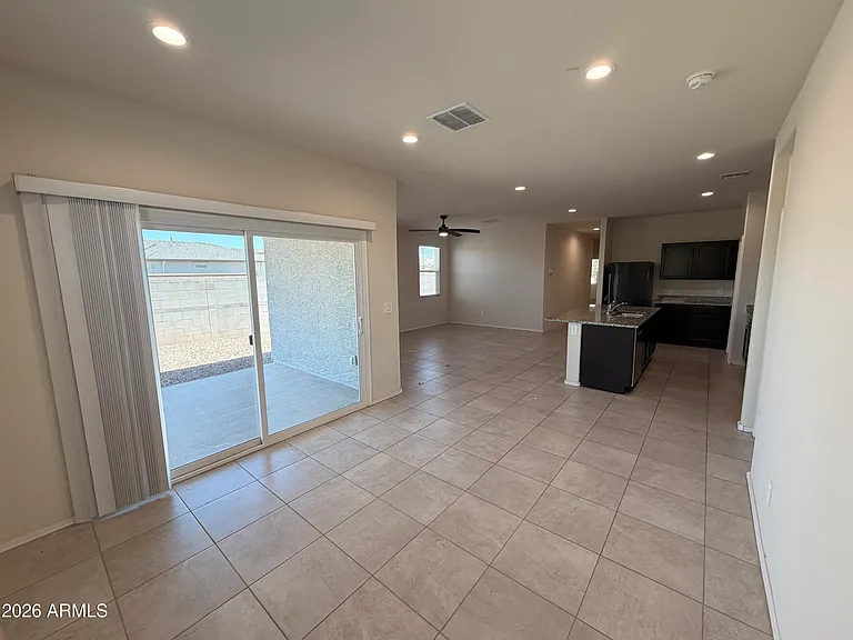 18389 W Whispering Wind Dr — Photo 6