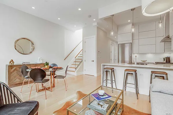 Sold by Berkshire Hathaway HomeServices Laffey International Realty | media 8