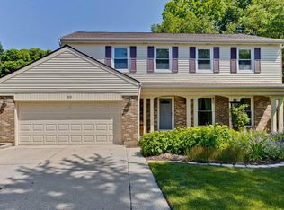 212 Mystic Pl, Vernon Hills, IL