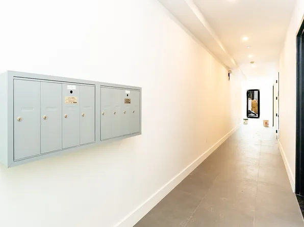 422 1/2 Gates Avenue image 20 of 22