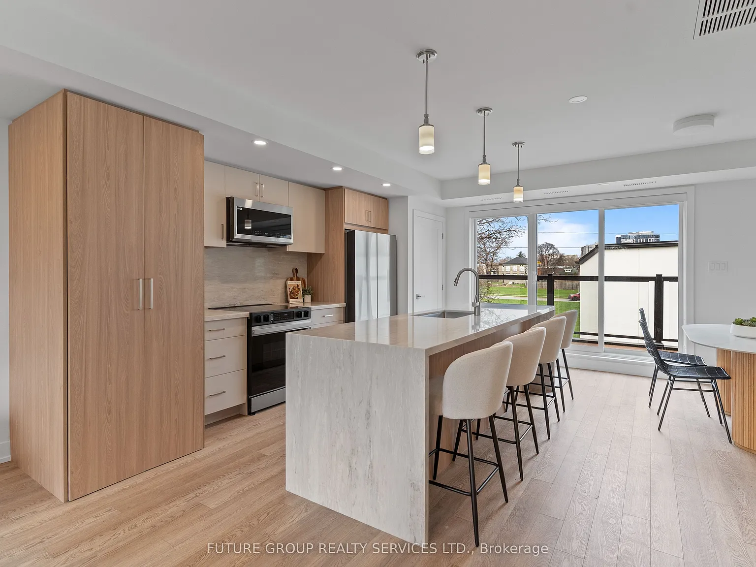 3 bed, $3,695 — Photo 2