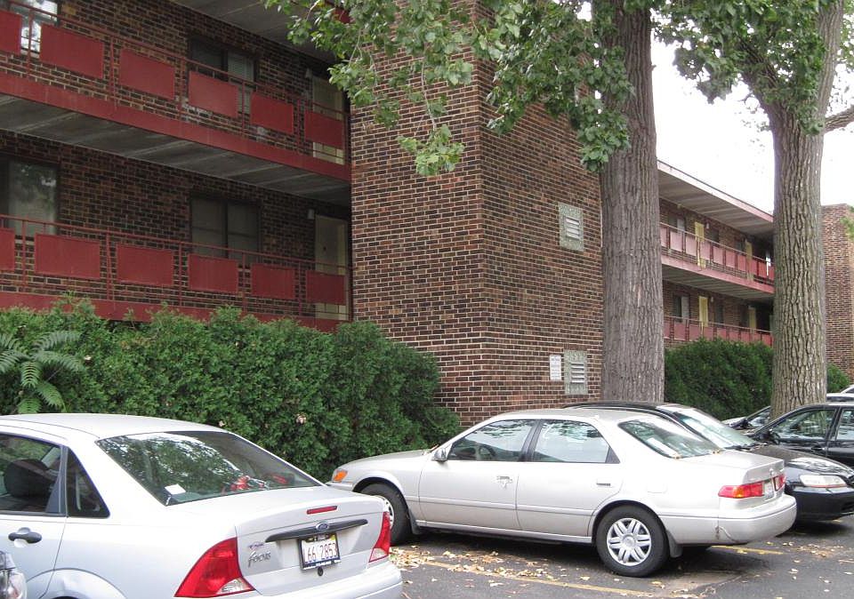 1st image of 820 Noyes St APT 2G