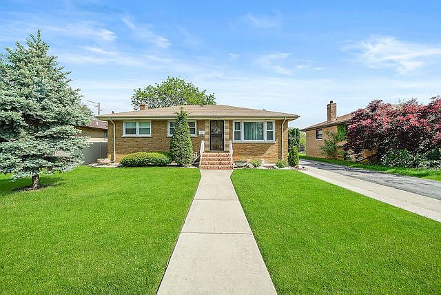 1st image of 808 E 160th Pl