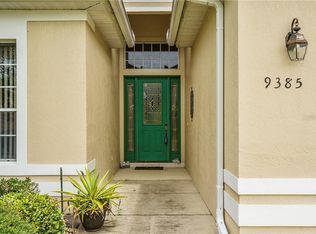 9385 Apple Valley Dr, Weeki Wachee, FL 34613