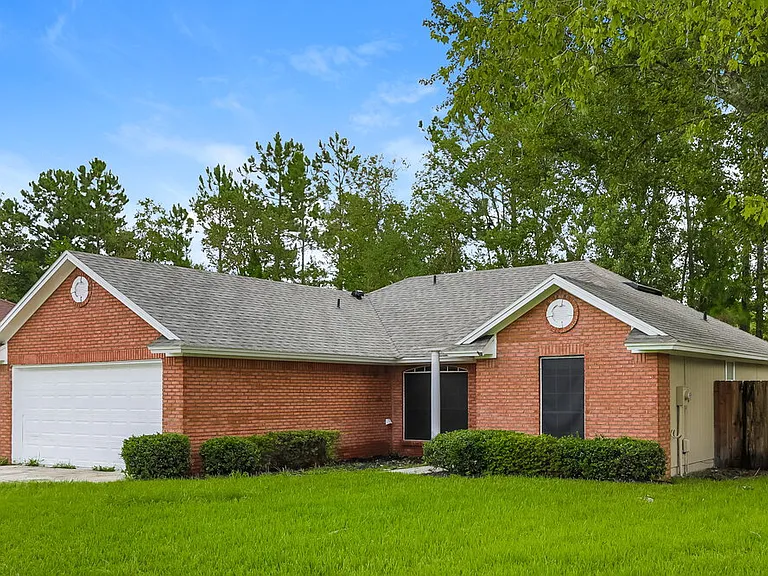 1804 Sherwood Dr — Photo 2
