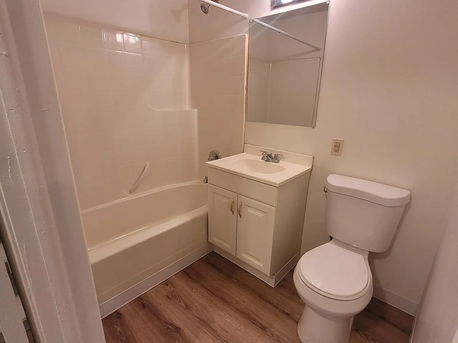 Studio, 400 sqft, $895 — Photo 4