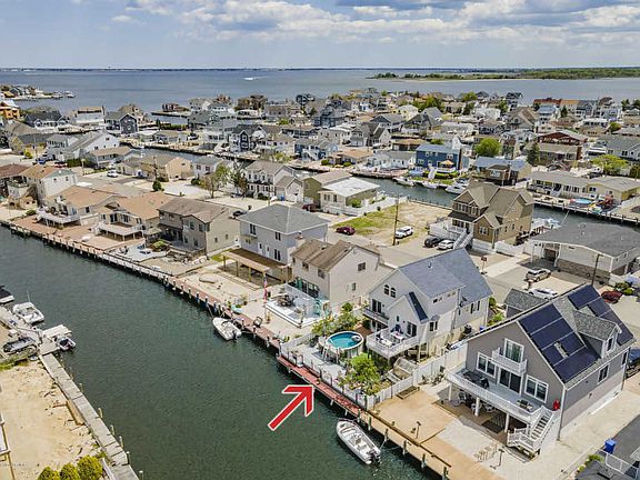 3rd image of 332 Maria Dr