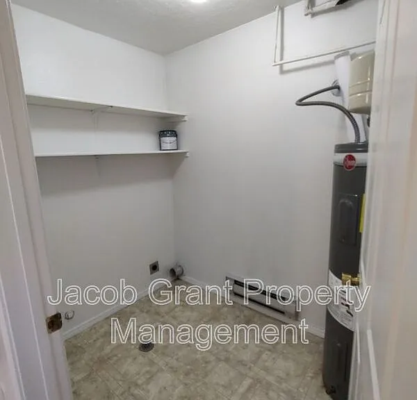 385 Golden St #2 — Photo 5