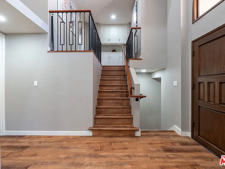 20454 Strathern St — Photo 14