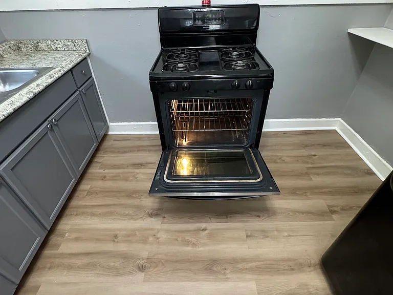 2221 N Prieur St — Photo 32
