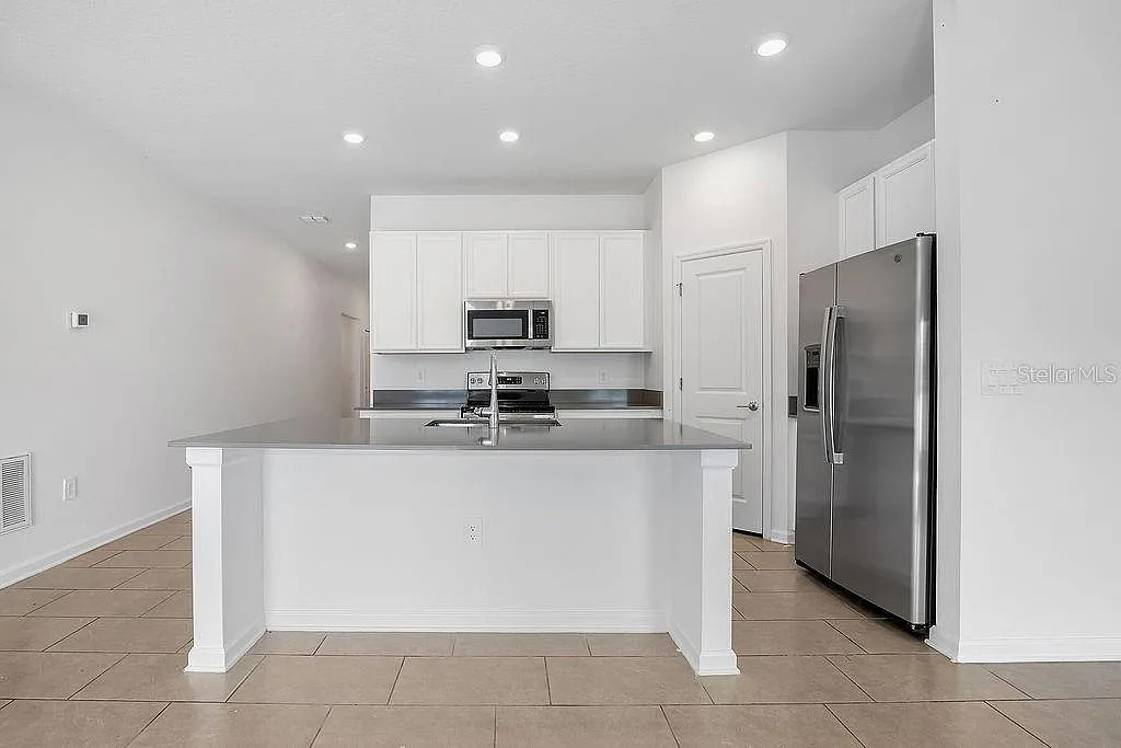 3 bed, 2.0 bath, 1580 sqft, $2,300 — Photo 4