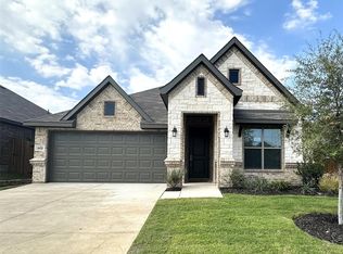 905 Eloise Ln, Cleburne, TX 76033