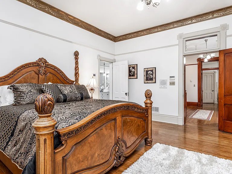 1155 Grove Ter — Photo 17
