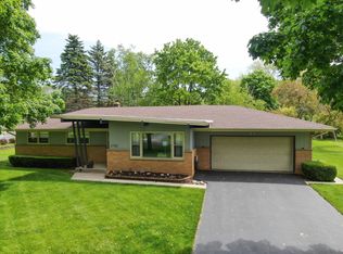 2720 Arbor Dr, Brookfield, WI 53005