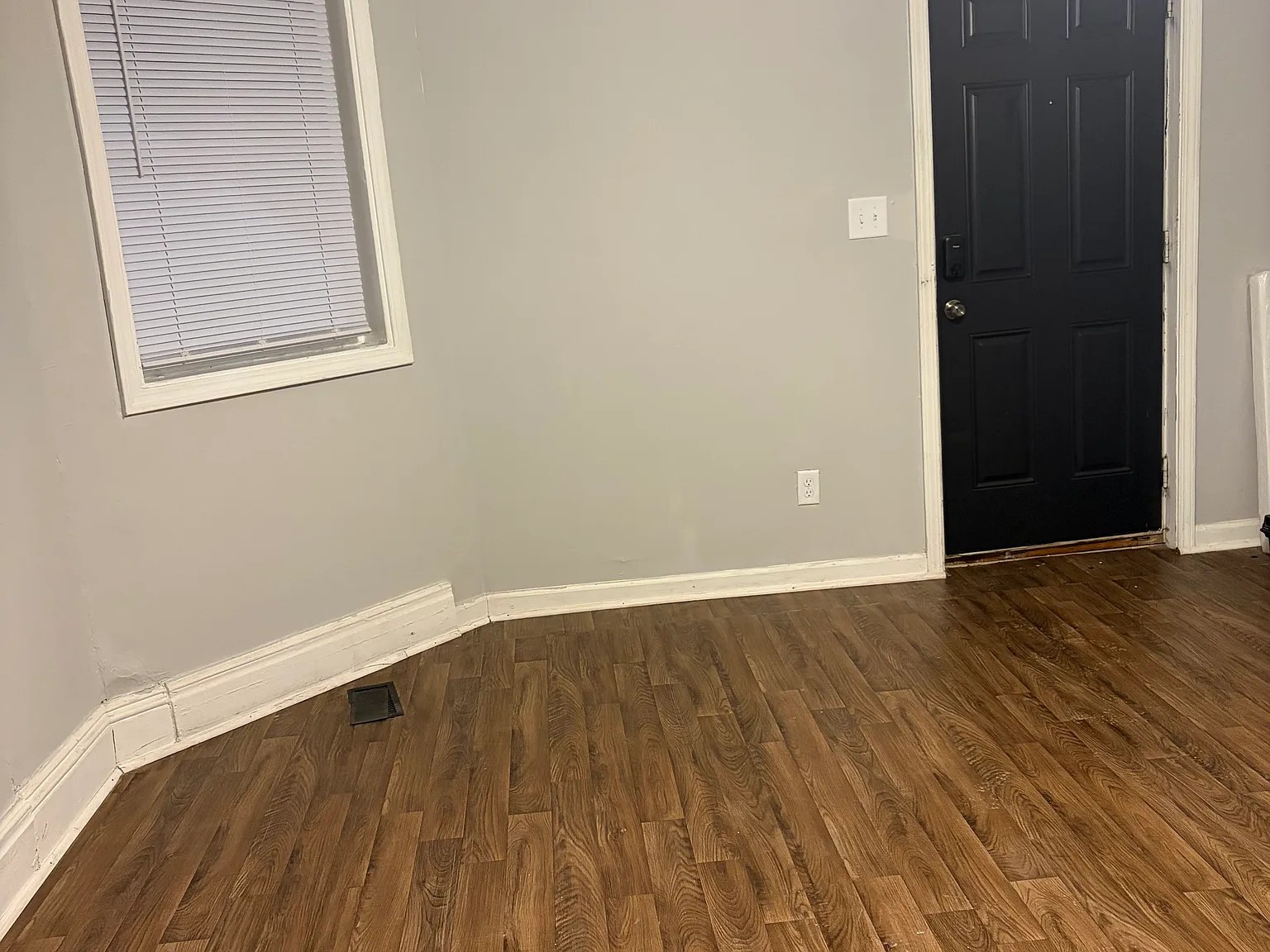 1619 E Jackson St — Photo 3