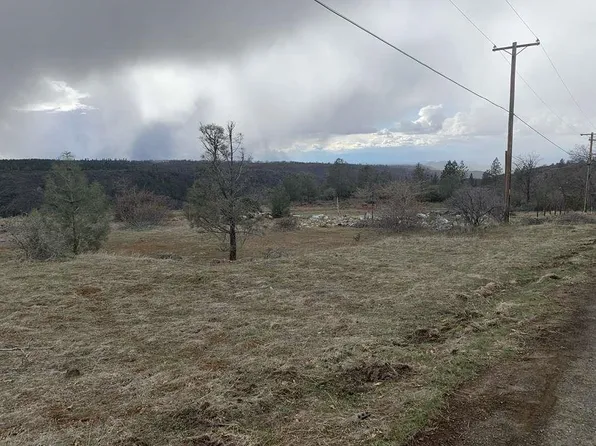 33413 Cessna Ave, Paynes Creek, CA 96075