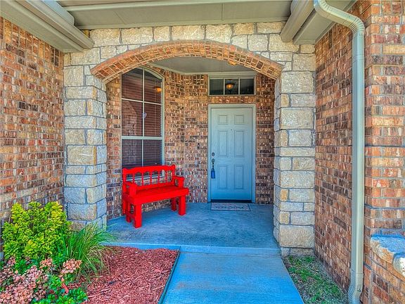 2nd image of 2817 Melina Dr