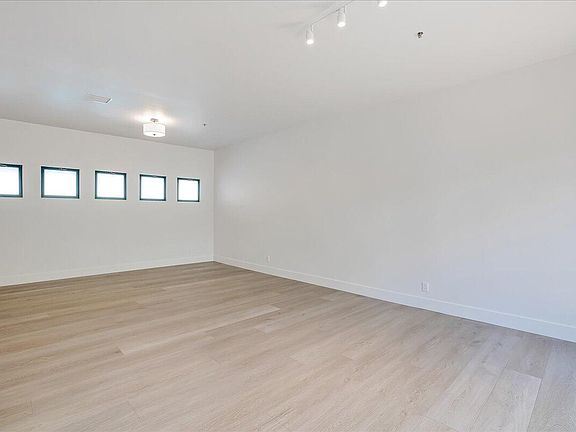 5th image of 612 Anacapa St APT E