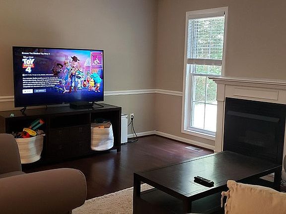 Great room w /fireplace