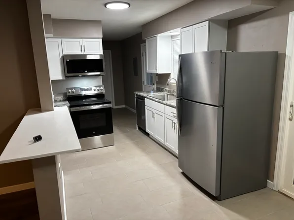 621 W Mount Hawley Ter, Peoria, IL 61615