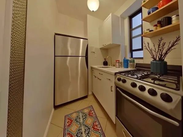 103 Havemeyer Street image 3 of 13